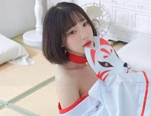 听说Kang Inkyung的泳衣作品集艳压群芳，分享后真要去海边凹造型了！